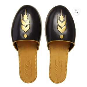 Disney’s Frozen 2 Anna dress up shoes